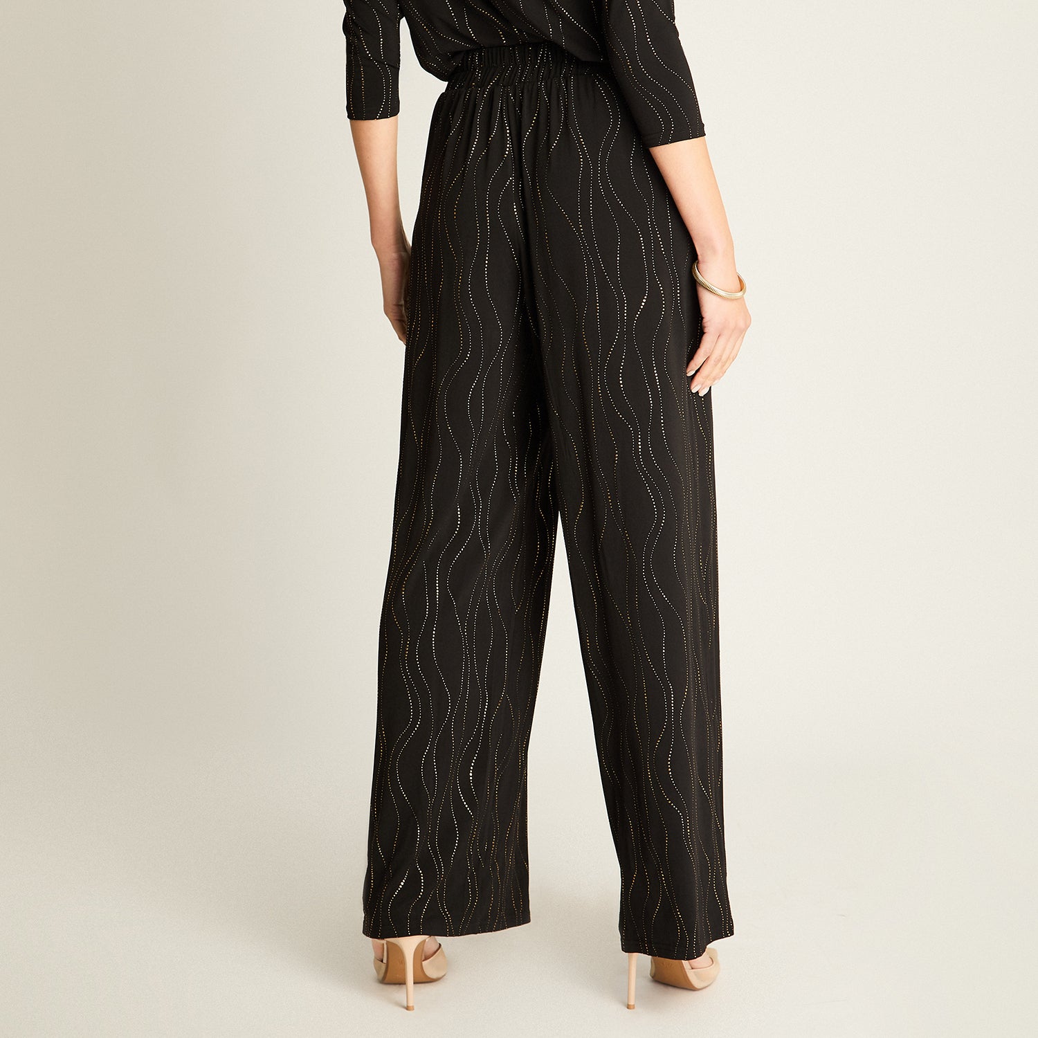 Pantalón Recto Negro con Brillo Sutil
