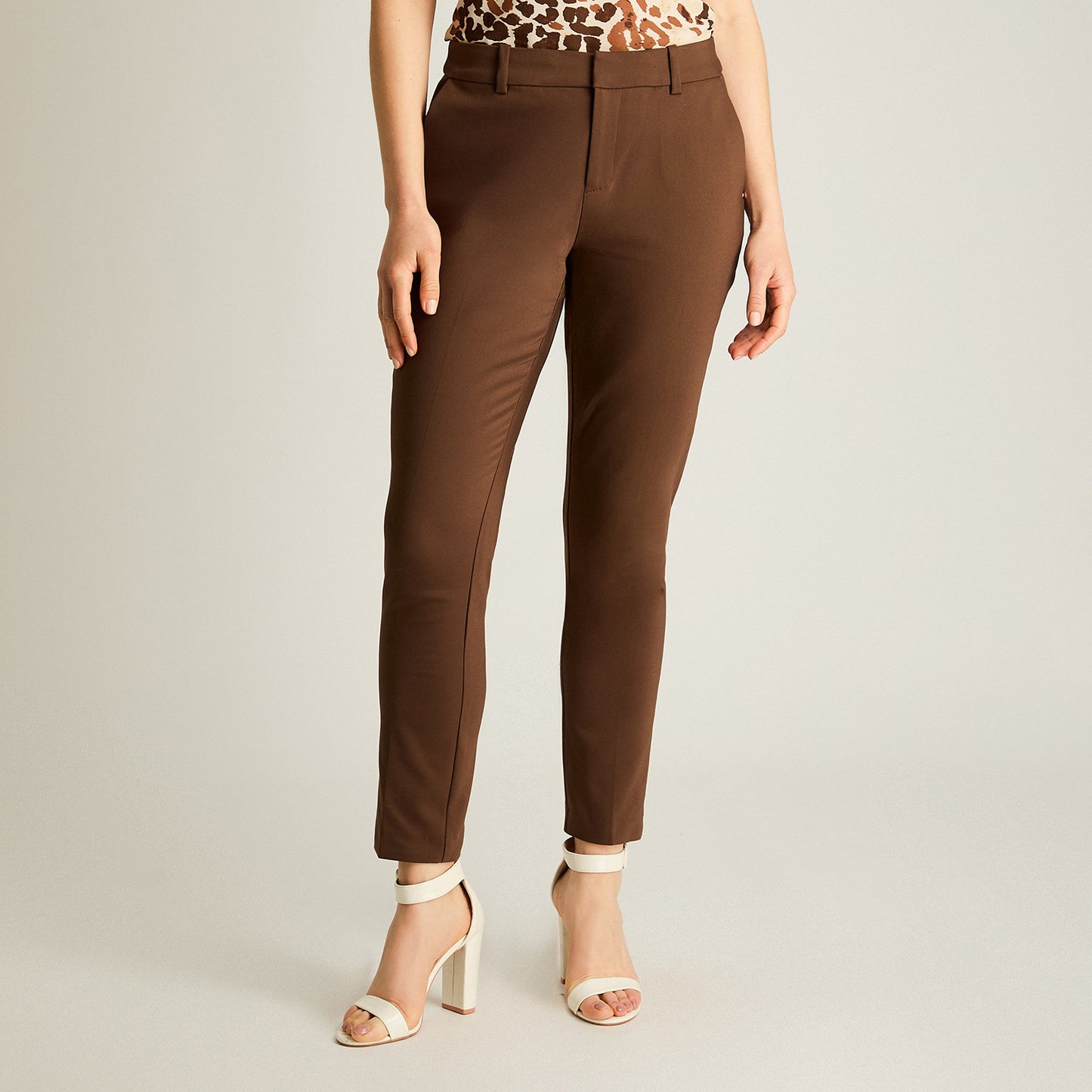 Pantalón Slim Fit Café