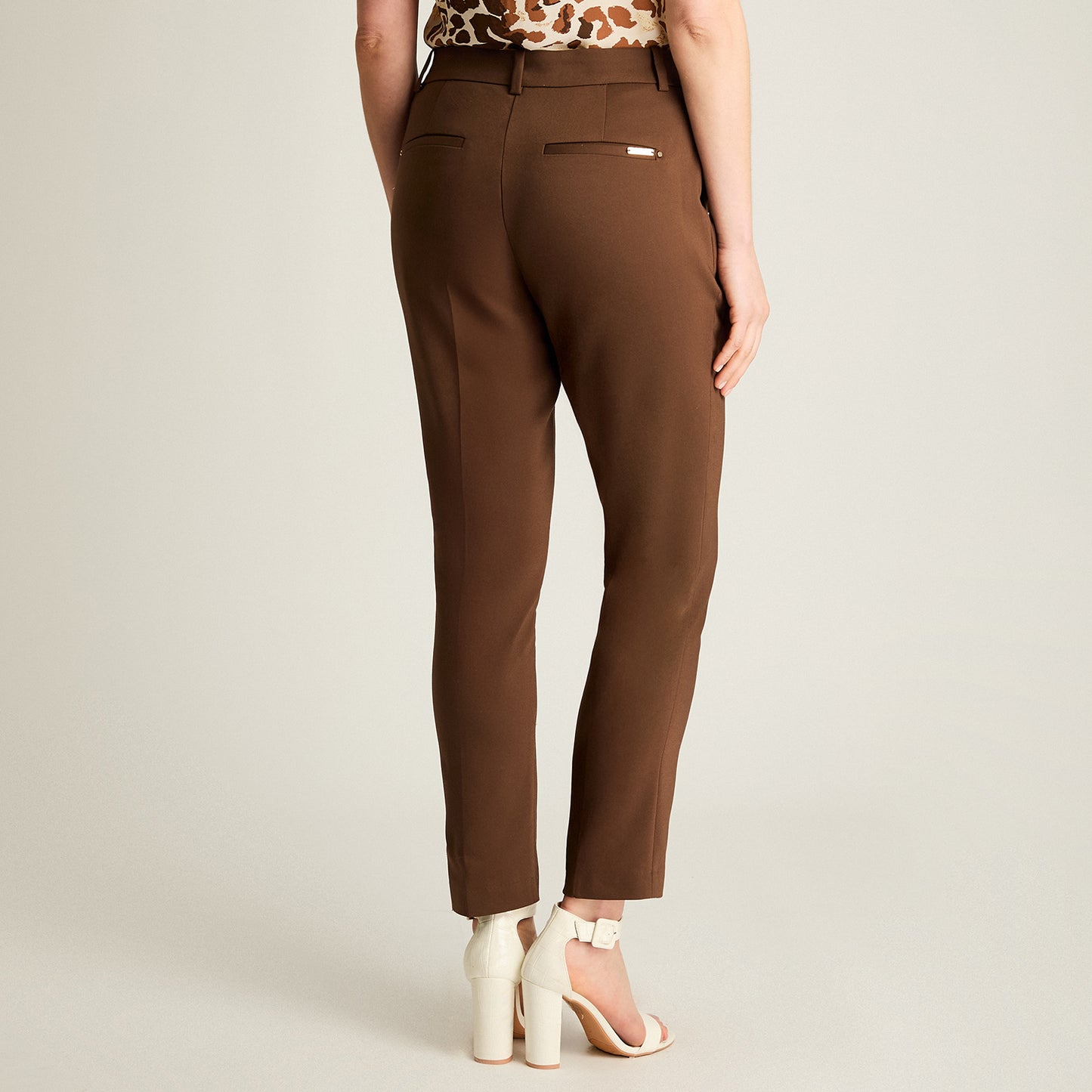 Pantalón Slim Fit Café