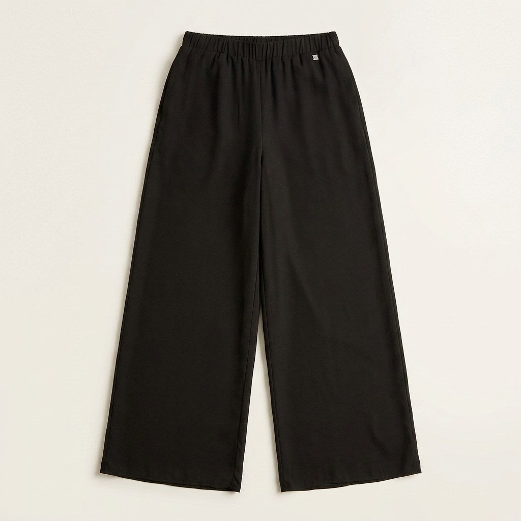 Pantalón Palazzo Elegancia Floral Negro en plano