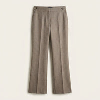 Pantalón Formal Gris Recto con Aplicación de Botones en Pretina en plano