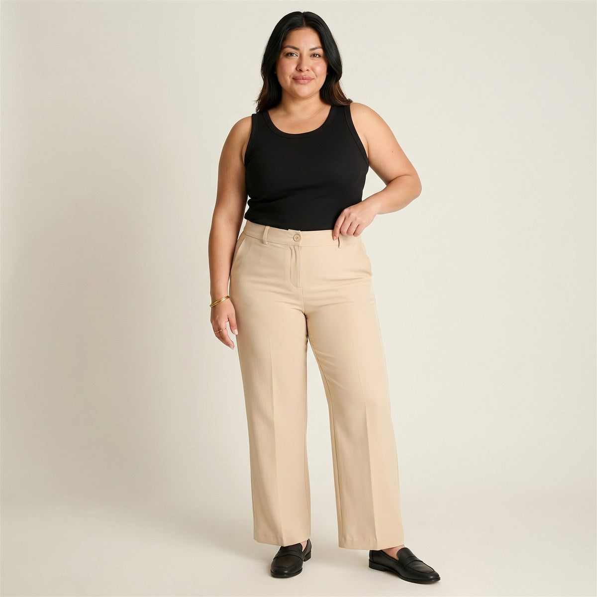 Pantalón Palazzo Beige Formal de Un Botón en modelo plus size