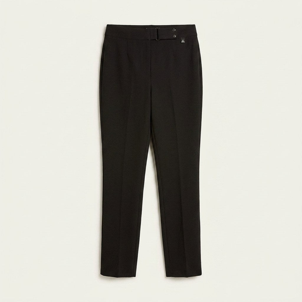 Pantalón Negro Básico Recto con Pretina Elasticada en plano