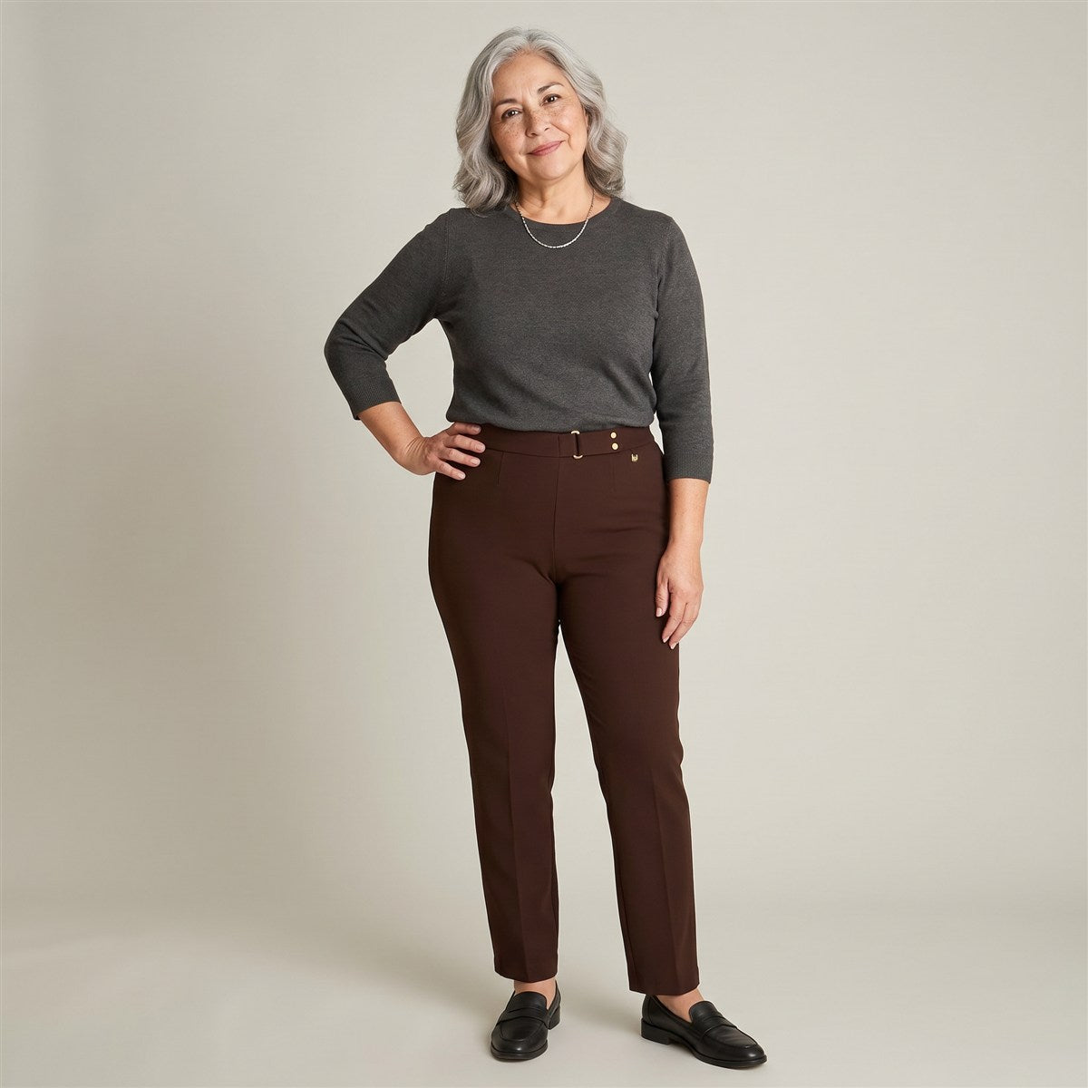 PantalÃ³n CafÃ© BÃ¡sico Recto con Pretina Elasticada en modelo adulta