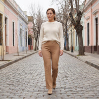 Pantalón Camel Básico Recto con Pretina Elasticada lifestyle