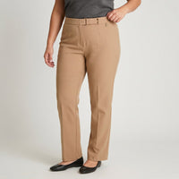 Pantalon Camel Basico Recto en modelo plus size
