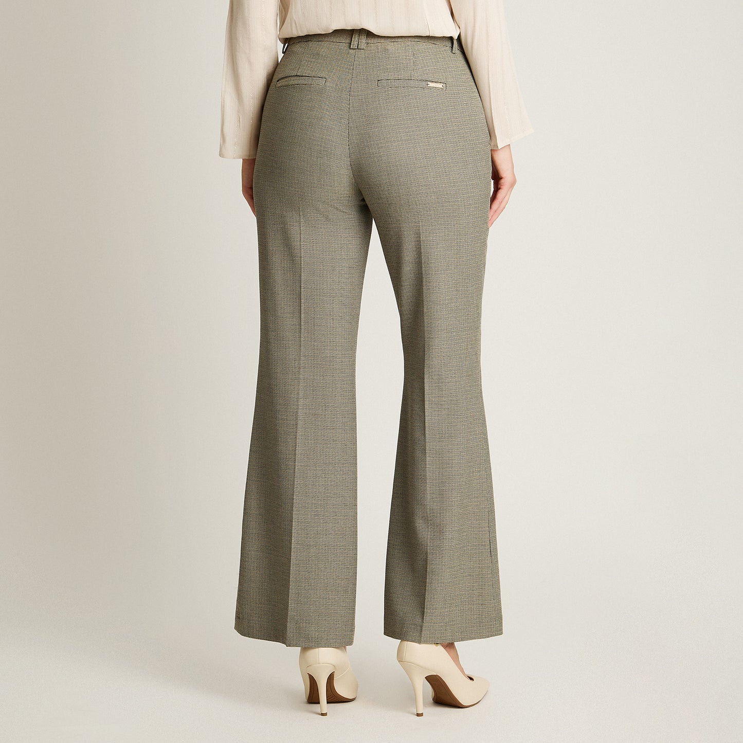 Pantalón Gris Wide Leg Fantasía con Botón
