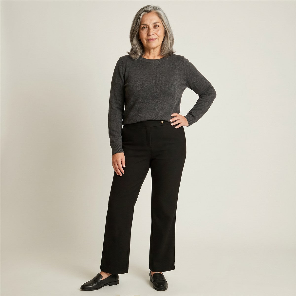 PantalÃ³n Formal Negro Recto con Detalle Dorado en modelo adulta