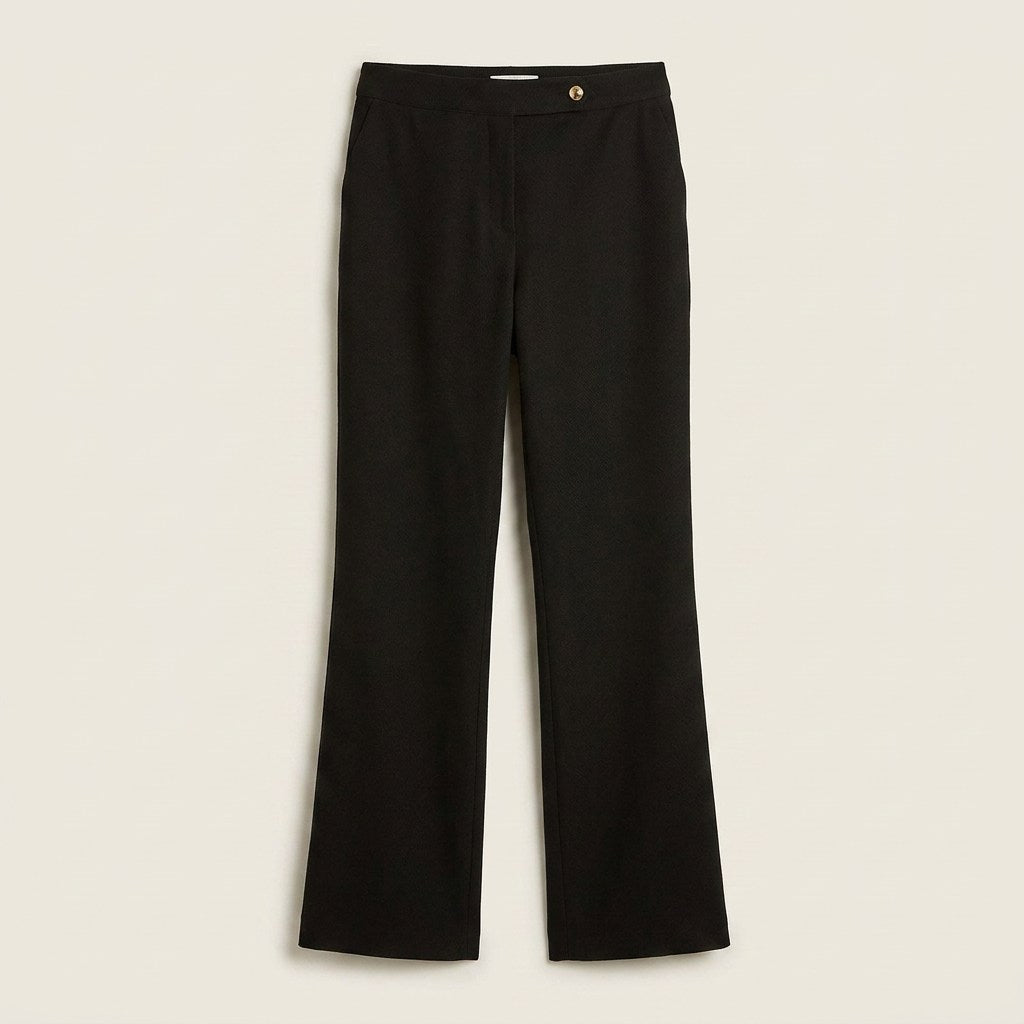 Pantalón Formal Negro Recto con Detalle Dorado en plano