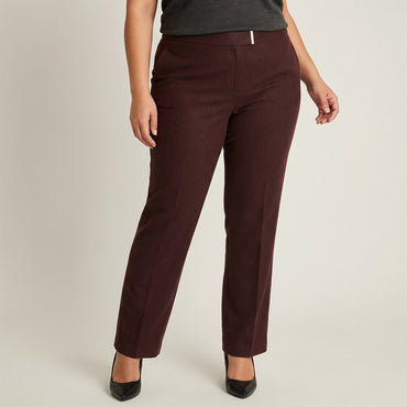 Pantalon Recto Lana Burdeo en modelo plus size