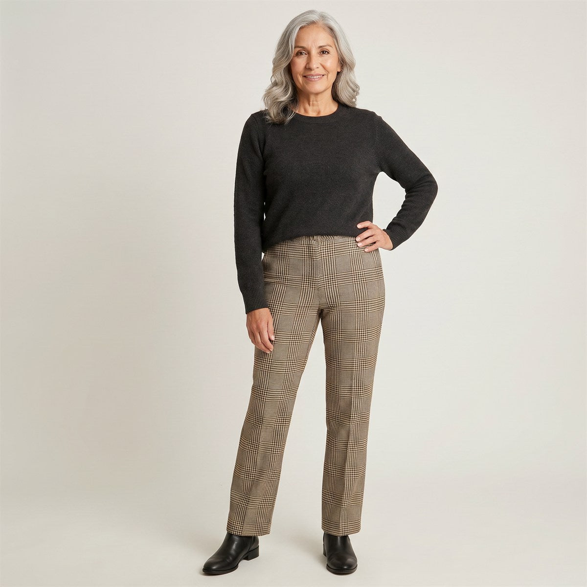 Pantalon Formal Gris en modelo adulta