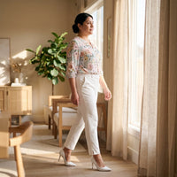 Pantalón Formal Slim Botón Oculto Crudo lifestyle
