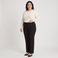 Pantalón Formal Recto Pretina Elasticada Negro en modelo plus size