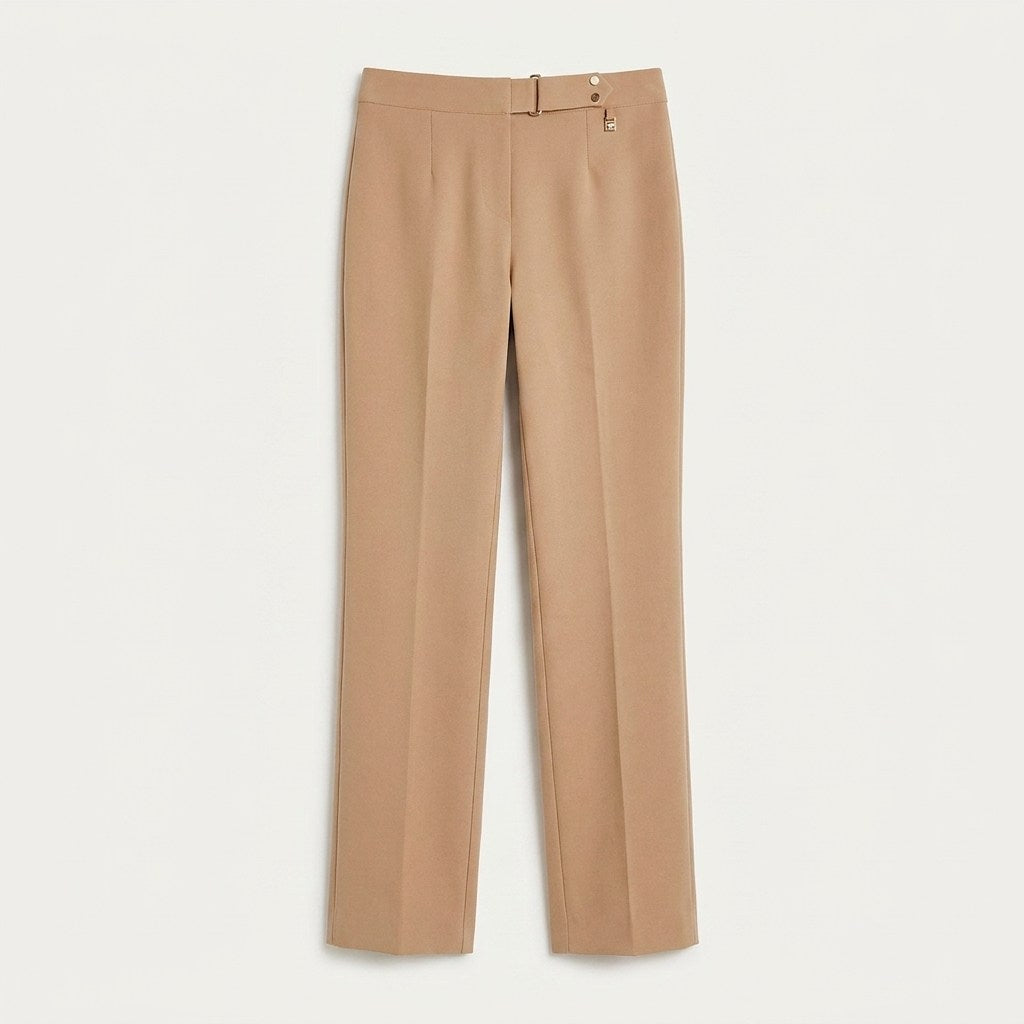 Pantalón Formal Recto Pretina Elasticada Camel en plano