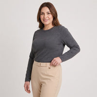 Pantalón Formal Recto Pretina Elasticada Beige en modelo plus size