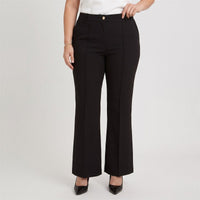 Pantalón Formal Flare con un Botón Negro en modelo plus size