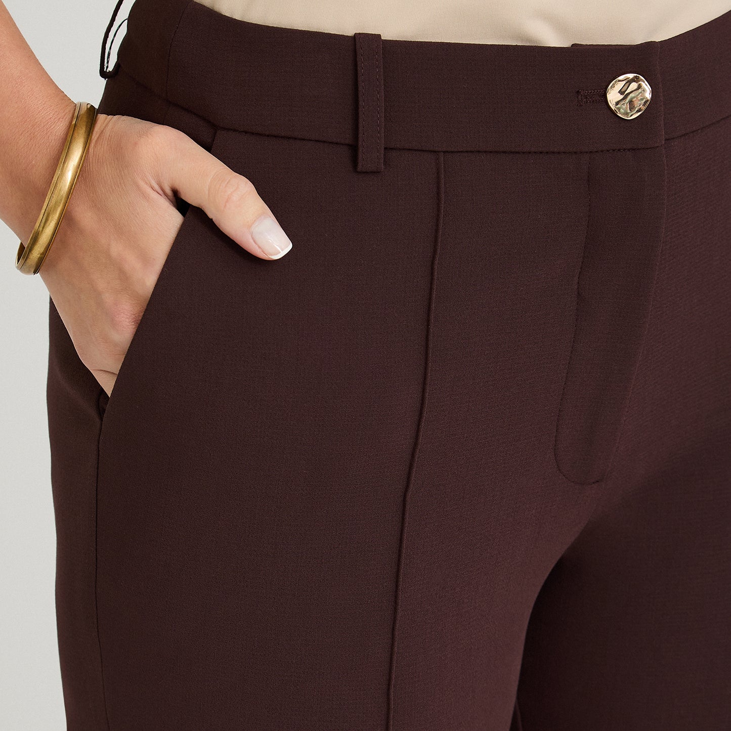 Pantalón Formal Flare con un Botón Café