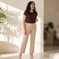Pantalón Formal Sastrero Básico Liviano Beige lifestyle