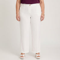 Pantalón Formal Palazzo Liviano Crudo en modelo plus size
