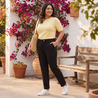 Pantalón Formal Slim un Botón Negro lifestyle