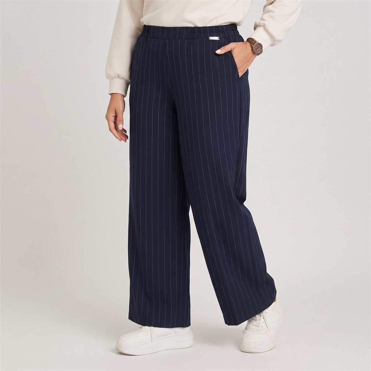 Pantalón Sport Palazzo Pretina Elasticada Azul en modelo plus size