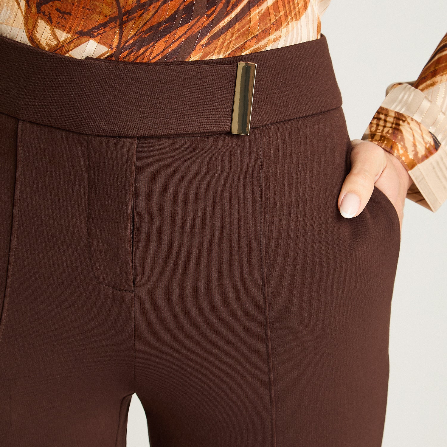 Pantalón Recto Con Detalle En Pretina Café Lorenzo Di Pontti