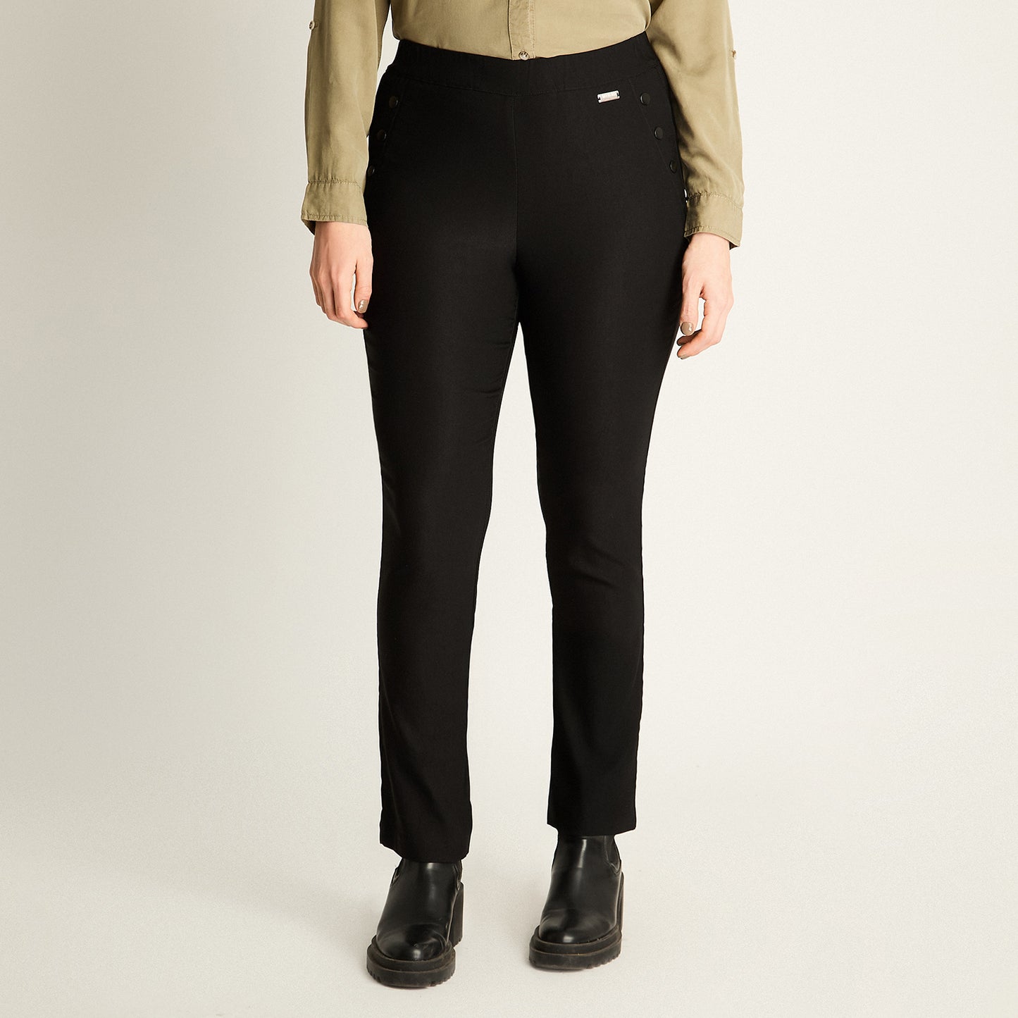 Calza Negro Slim Muy elasticado Calce Ajustado