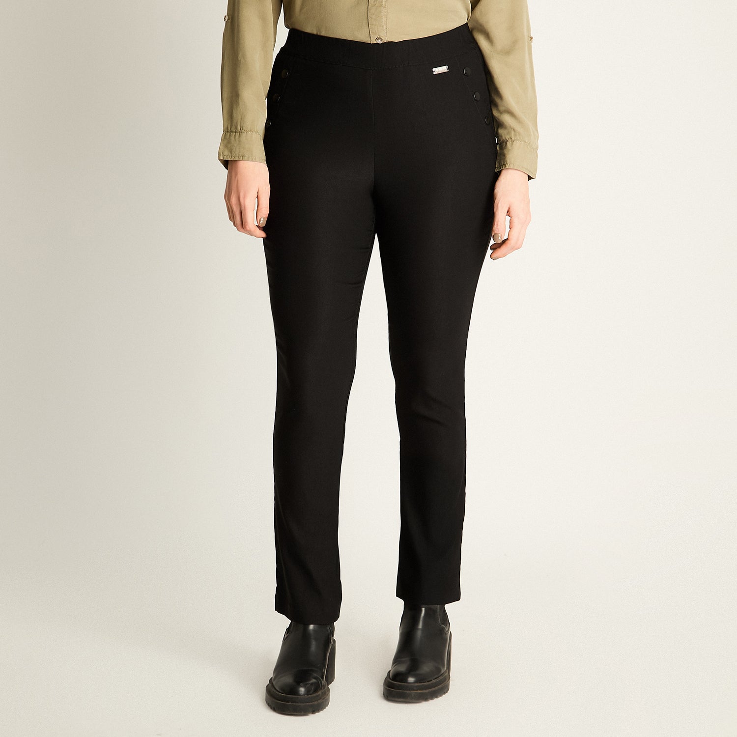 Calza Negro Slim Muy elasticado Calce Ajustado