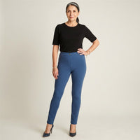 Calza Azul Slim Push Up BÃ¡sica en modelo adulta