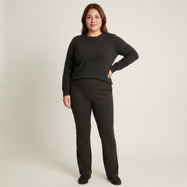 Calza Flare Marengo Con Pretina Elasticada en modelo plus size