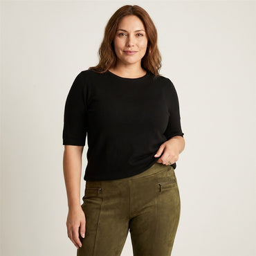 Calza Verde Olive en Suede Slim en modelo plus size