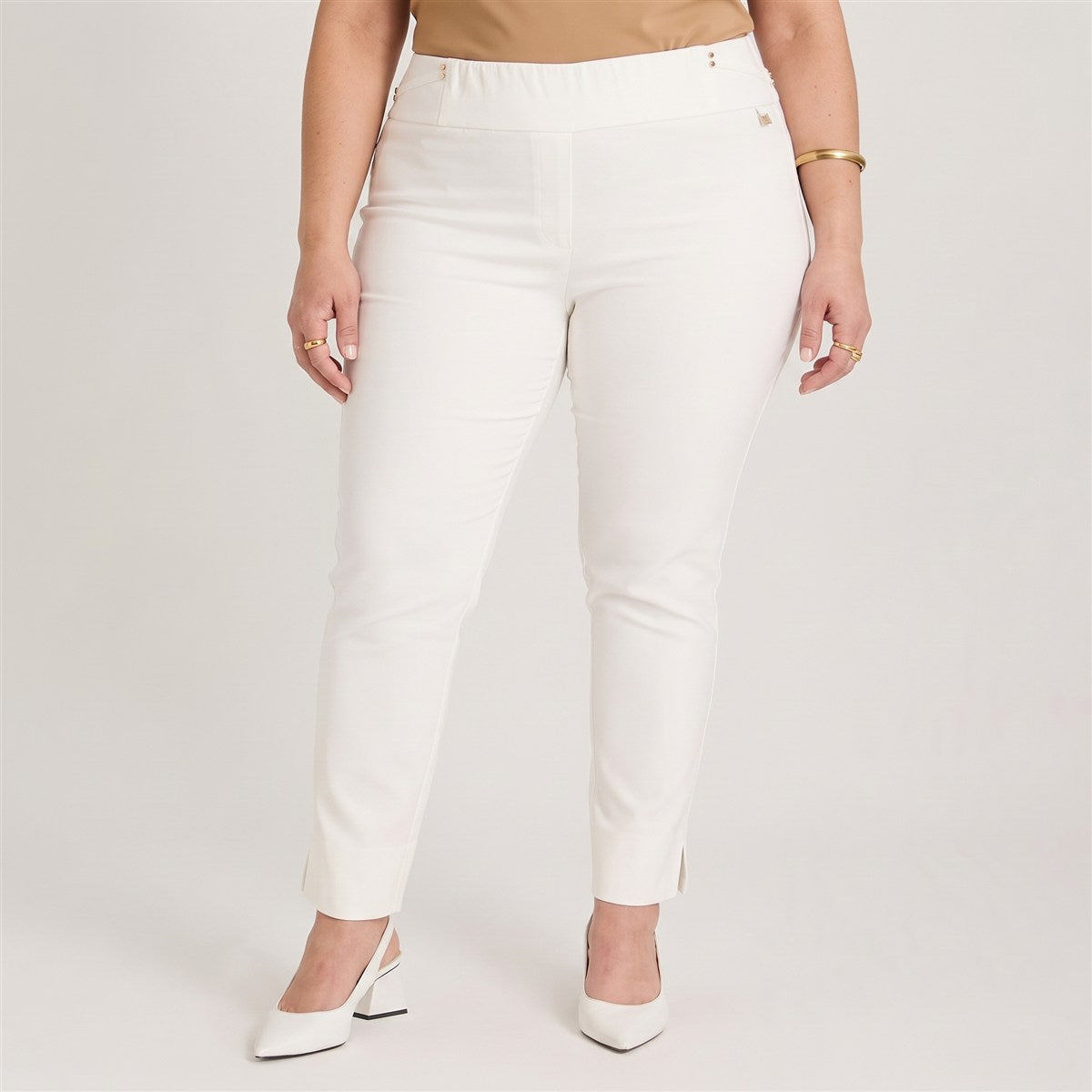 Calza Bengalina Pretina Elasticada Crudo en modelo plus size