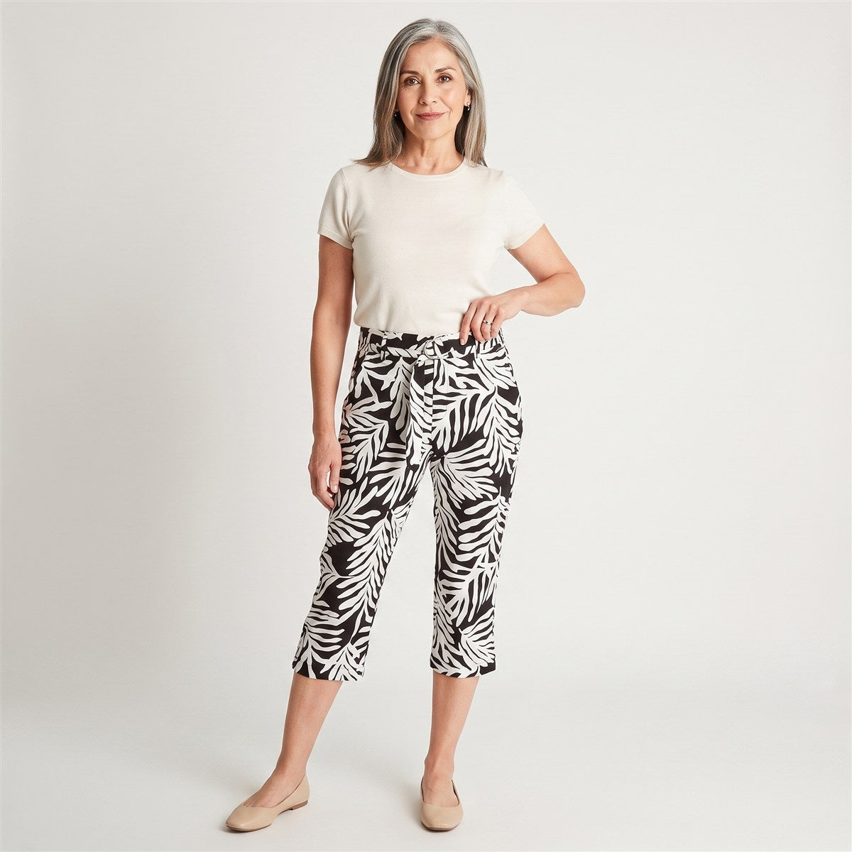 Capri Estampado Negro Con Lazo Y Bolsillos en modelo adulta