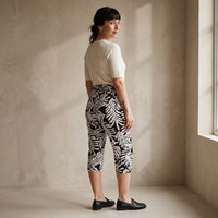 Capri Estampado Negro Con Lazo Y Bolsillos lifestyle