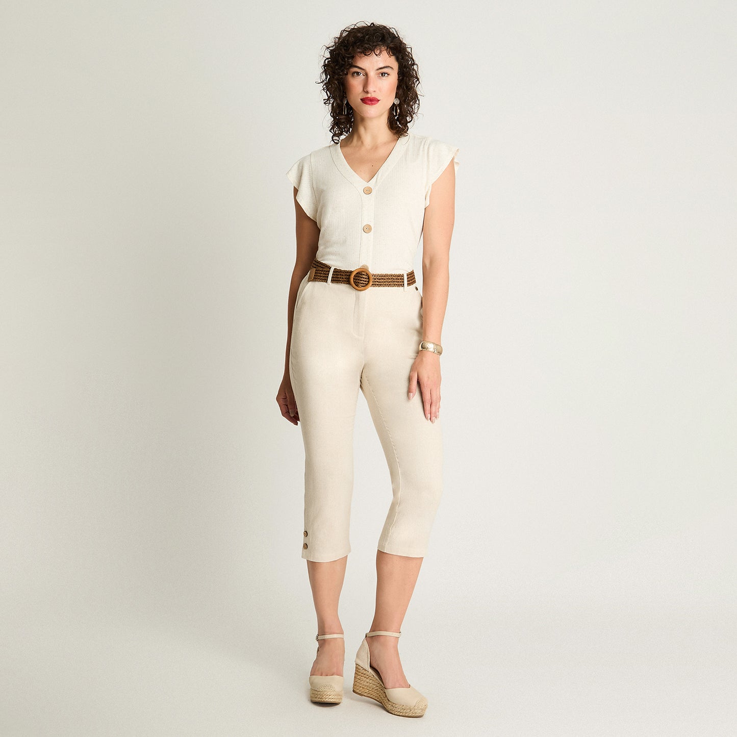 Pantalón Capri Con Cinturón Arena Curvi