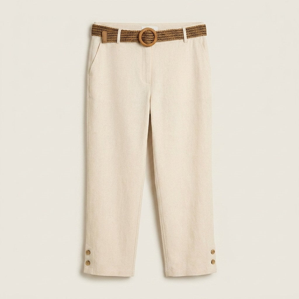 Pantalón Capri Con Cinturón Arena en plano