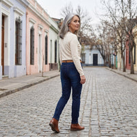 Skinny Jeans Azul Oscuro Con Cinturón lifestyle