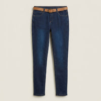 Skinny Jeans Azul Oscuro Con Cinturón en plano