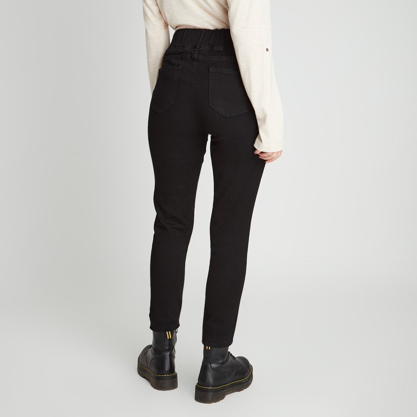 Jeans Calza Negro Con Pretina Alta