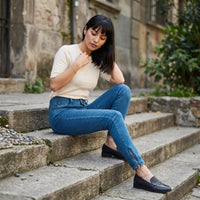 Jeans Pitillo Con Pretina Ancha y Cierre En Bota lifestyle
