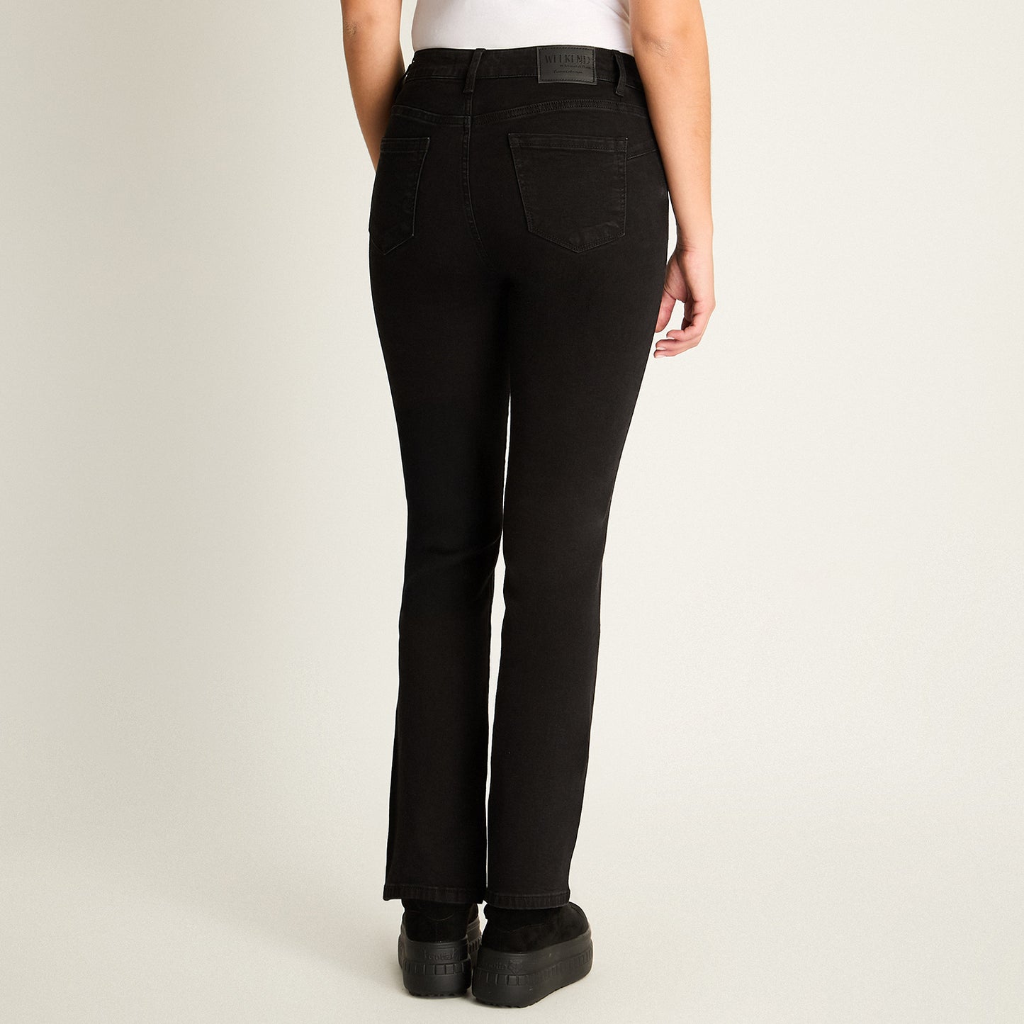 Jeans Recto 5 Bolsillos Tiro Alto Negro