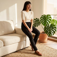 Jeans Recto 5 Bolsillos Tiro Alto Negro lifestyle