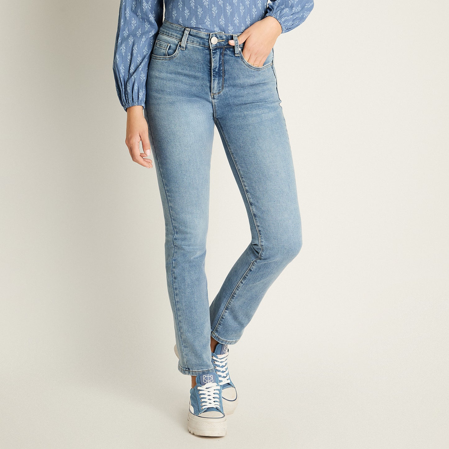 Jeans Recto 5 Bolsillos Tiro Alto Celeste