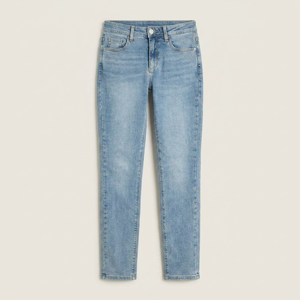 Jeans Recto 5 Bolsillos Tiro Alto Celeste en plano