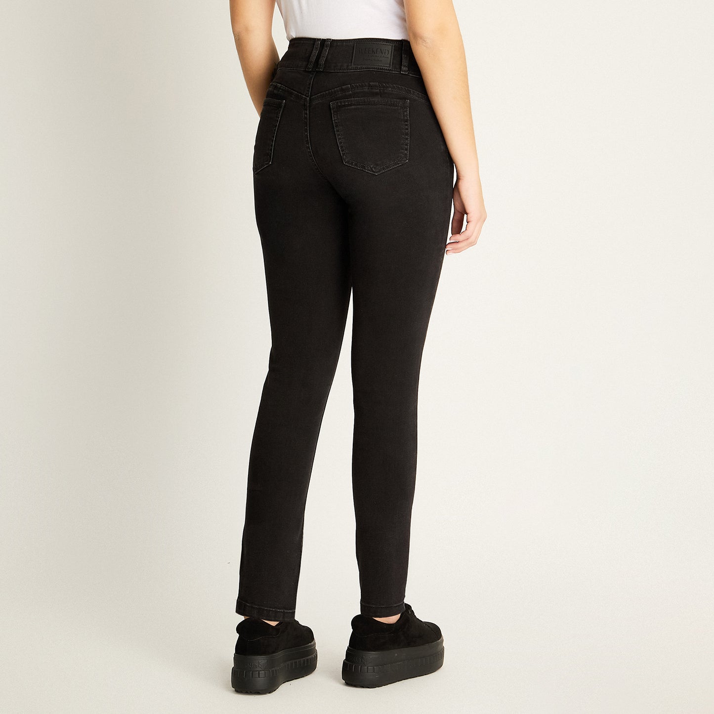 Jeans Slim 5 Bolsillos Pretina Dos Botones Push Up Negro