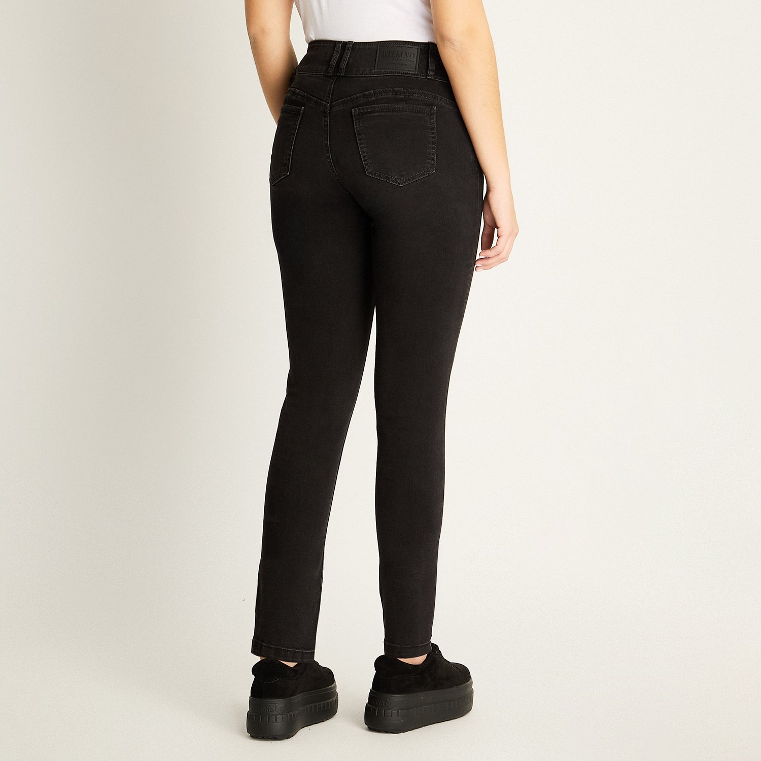 Jeans Slim 5 Bolsillos Pretina Dos Botones Push Up Negro