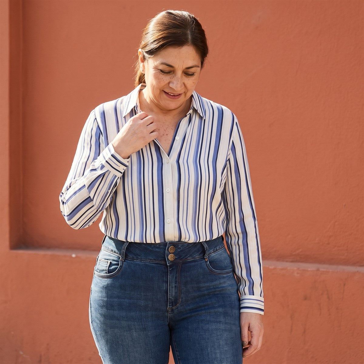 Jeans Slim 5 Bolsillos Pretina Dos Botones Push Up Azul lifestyle