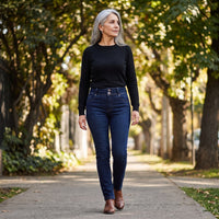 Jeans Slim 5 Bolsillos Pretina Dos Botones Push Up Azul Marino lifestyle