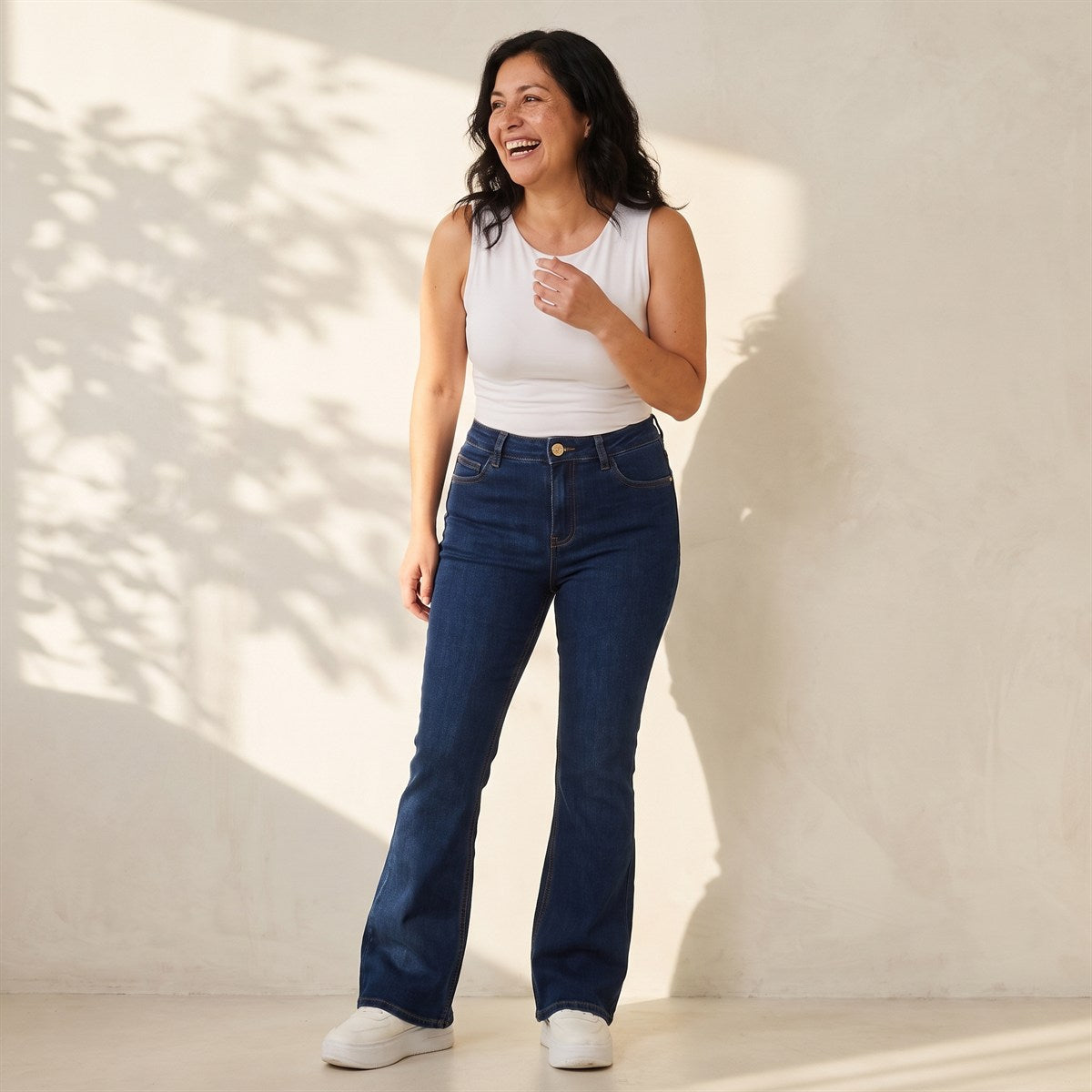 Jeans 5 Bolsillos Flare Azul Marino lifestyle