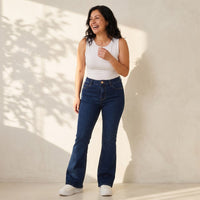 Jeans 5 Bolsillos Flare Azul Marino lifestyle